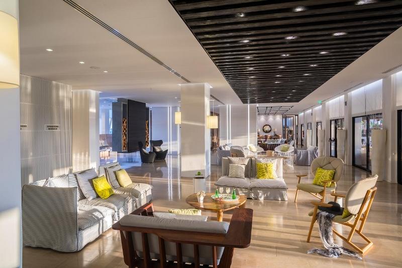Cavo Maris Hotel