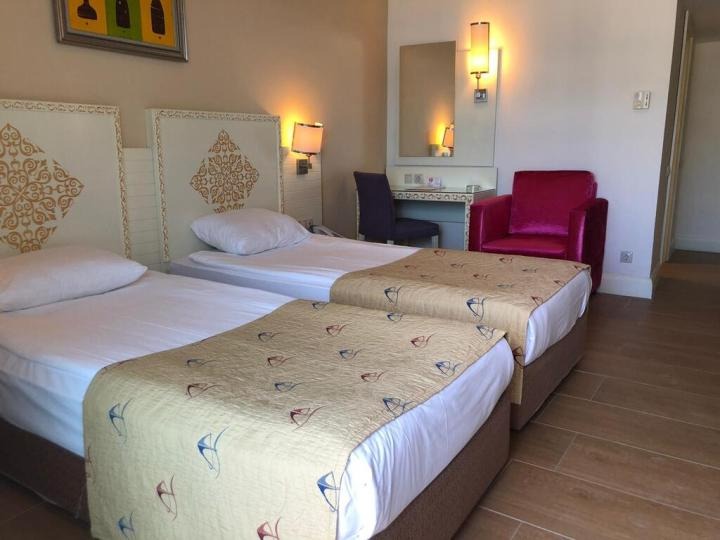 Crystal Admiral Resort Suites & Spa