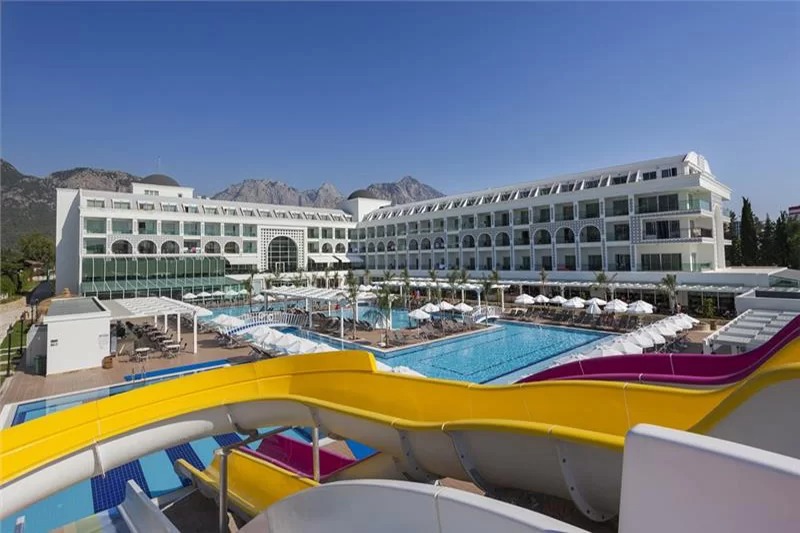Karmir Resort & Spa