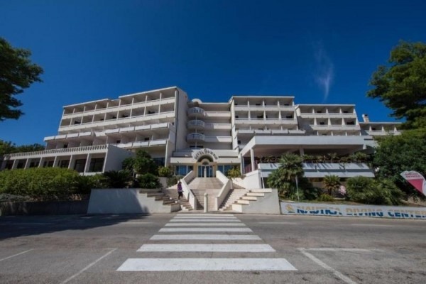 Hotel Issa