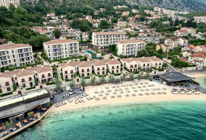Huma Kotor Bay