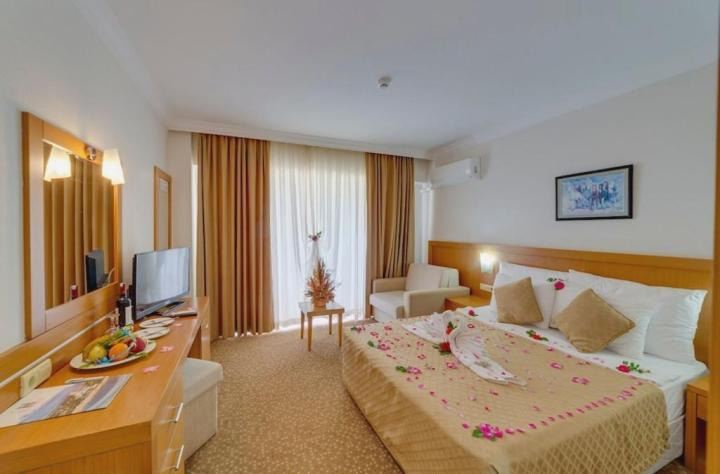 The Holiday Resort Hotel