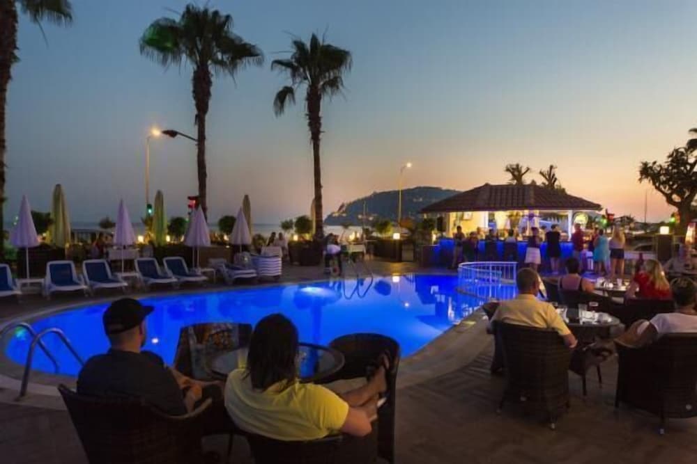 Parador Beach Hotel