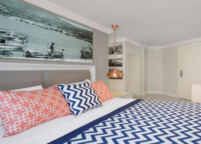 Paloma Marina Suites Hotel