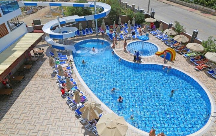 Blue Wave Suite Hotel