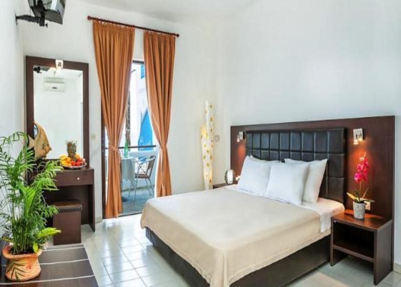 Xenios Dolphin Beach Hotel