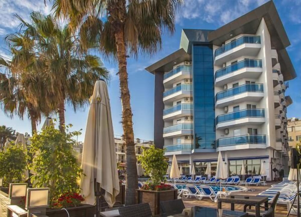 Parador Beach Hotel
