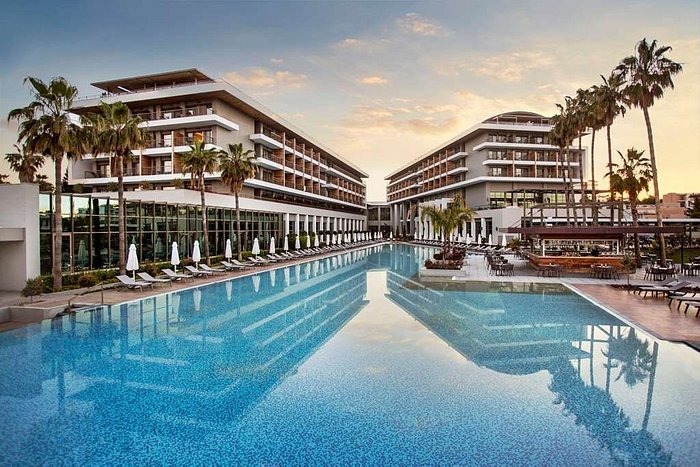 Acanthus & Cennet Barut Collection