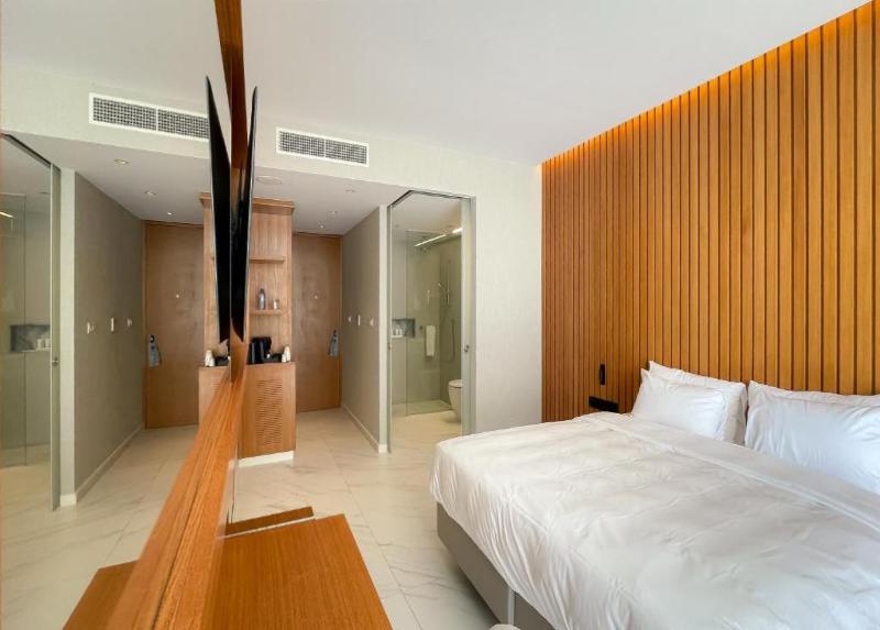 Radisson Beach Resort Hotel