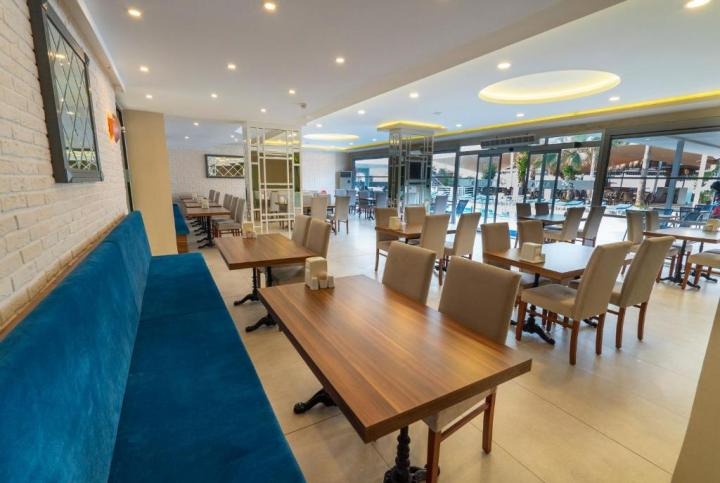Azak Hotel