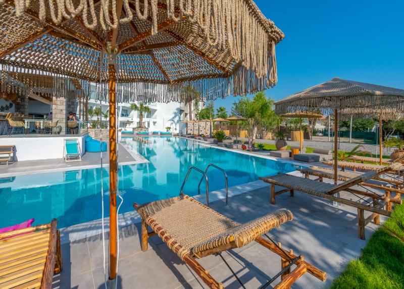 Kouros Home Apartments Hotel