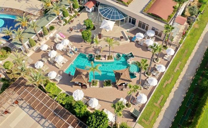 Hotel Crystal Family Comfort Collection