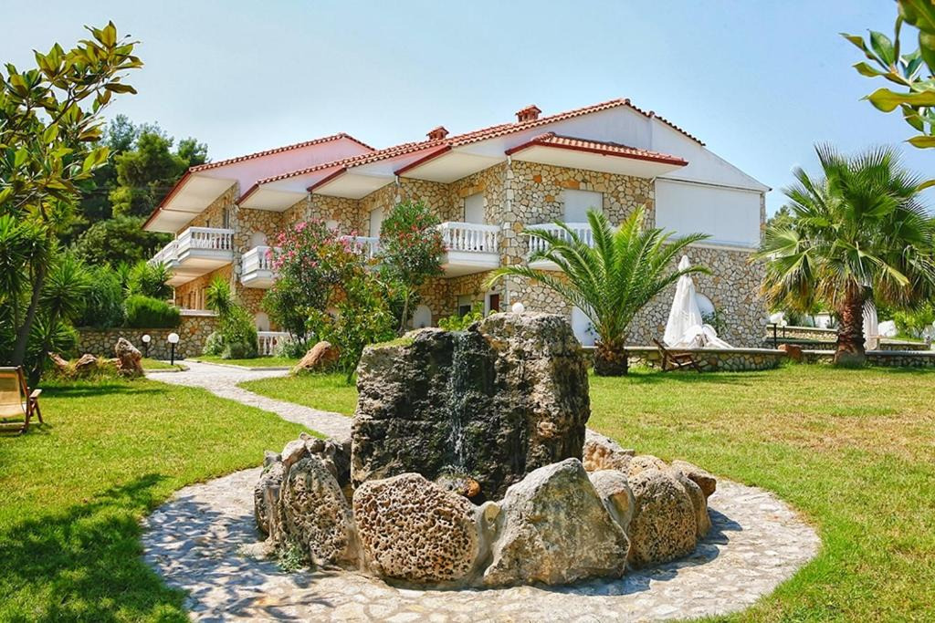  Vila Chrouso Apartments