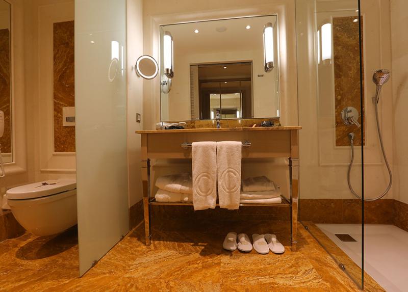 Charisma De Luxe Hotel
