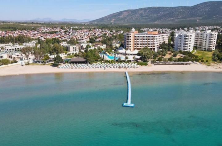 The Holiday Resort Hotel