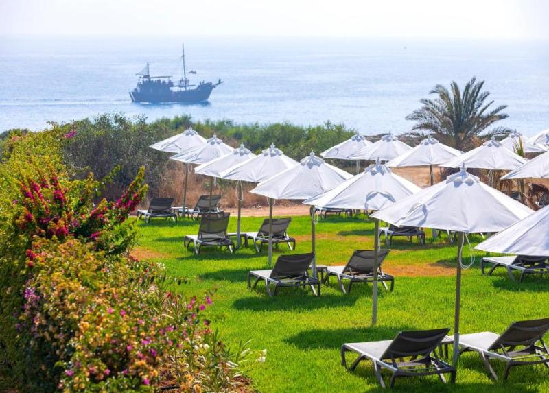 Leonardo Crystal Cove & Spa Hotel