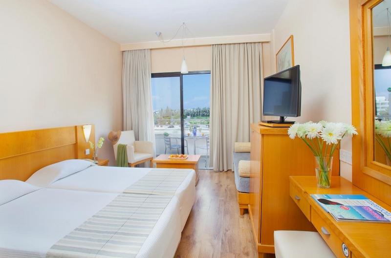 Hotel Louis Phaethon Beach