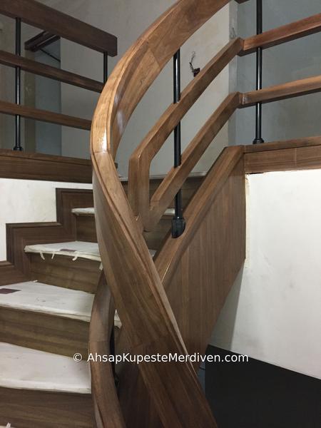 Kavisli ahşap küpeşte metal yatay çubuk korkuluk 2019 — Can Mobilya Dekorasyon İstanbul