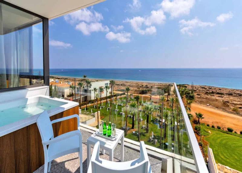 Leonardo Crystal Cove & Spa Hotel