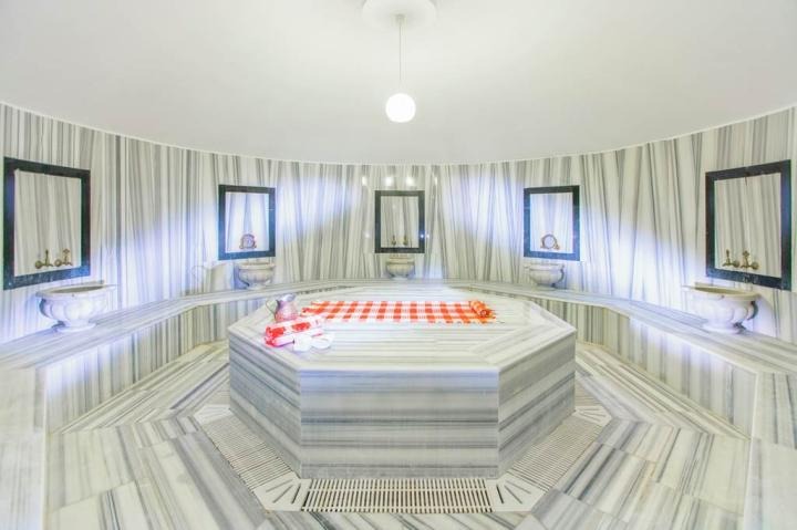 Fantasia Deluxe Hotel