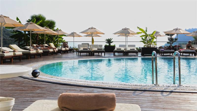 Manaspark Deluxe Hotel