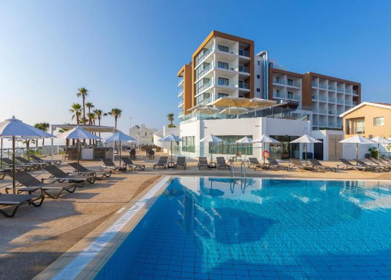 Leonardo Crystal Cove & Spa Hotel