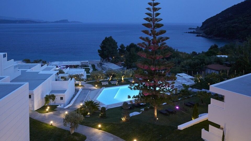 Lichnos Beach Hotel & Suites