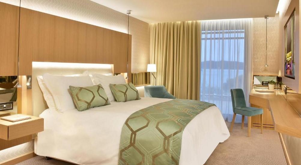 Maestral Resort & Casino