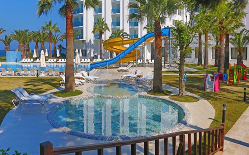 Le Bleu Hotel & Resort