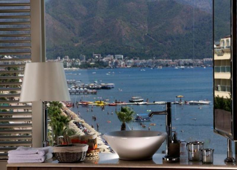 Elegance Hotel