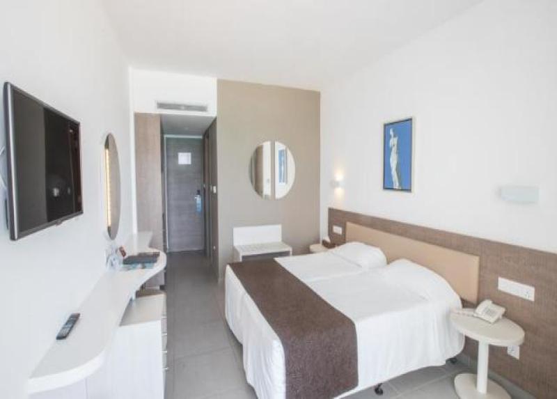 Vassos Nissi Plage Hotel