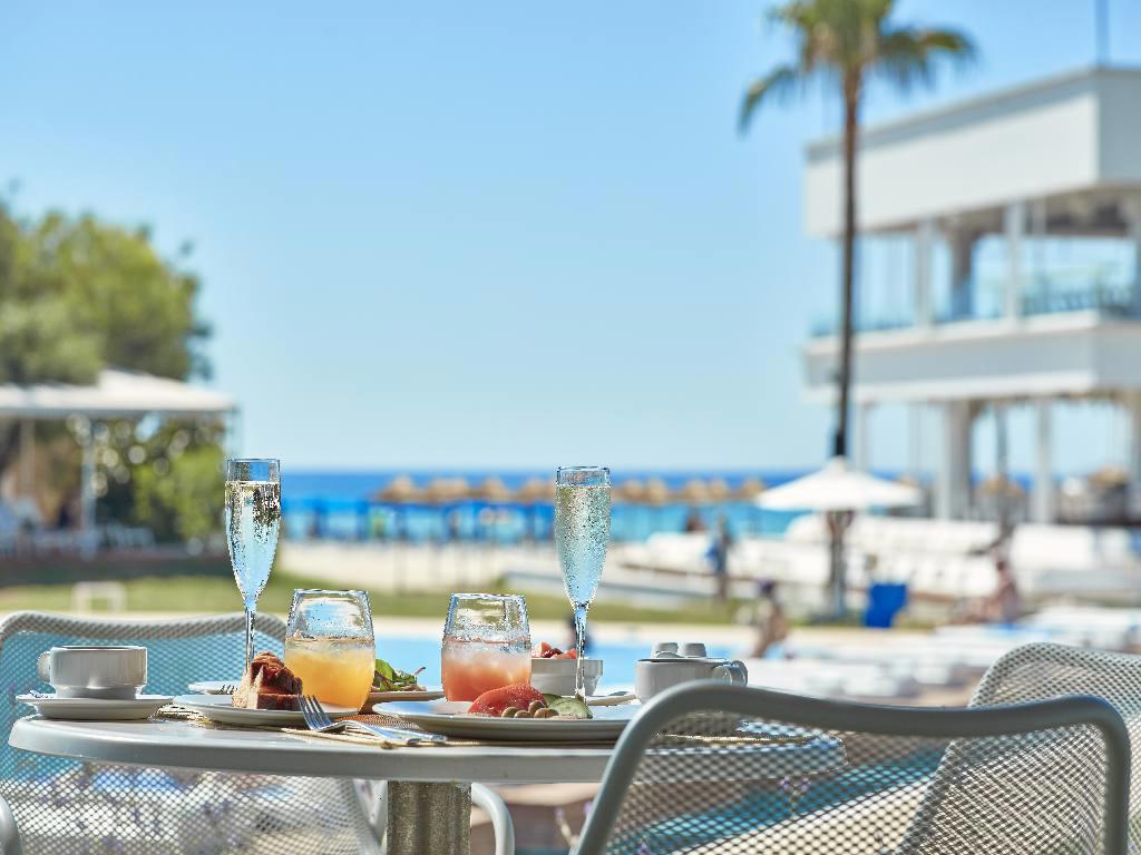 Hotel So White Club Resort