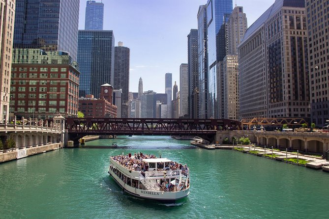 90-Minute Chicago River Architecture Tour