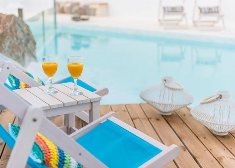 Kouros Home Apartments Hotel