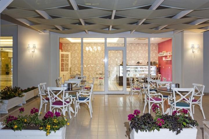 Karmir Resort Hotel