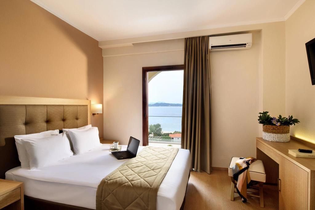 Hotel Akrathos Beach