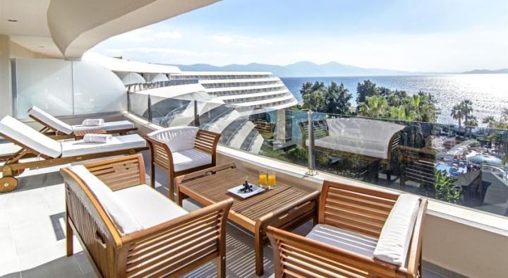 The Grand Blue Sky Hotel