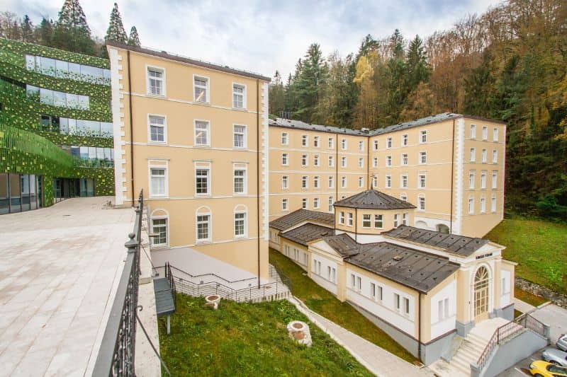 Hotel Zdraviliški Dvor