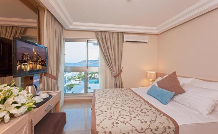 Xperia Saray Beach