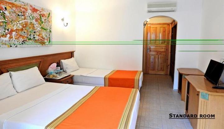 Hotel Tiana Beach