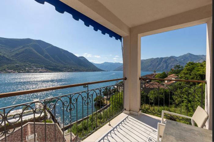 Huma Kotor Bay