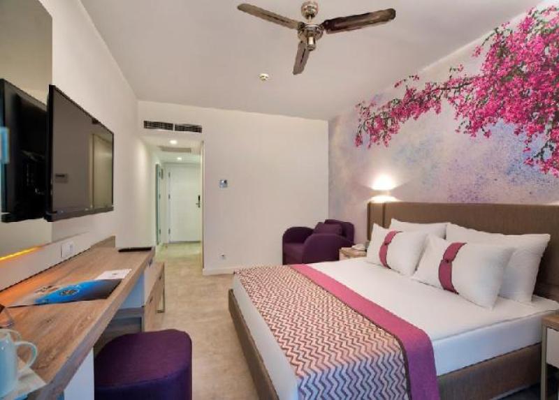 Pirates Beach Club Hotel