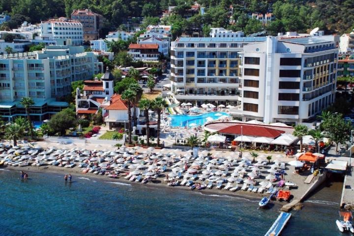Hotel Golden Rock Beach