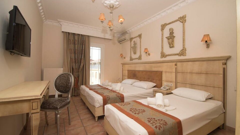 Parthenon Art Hotel