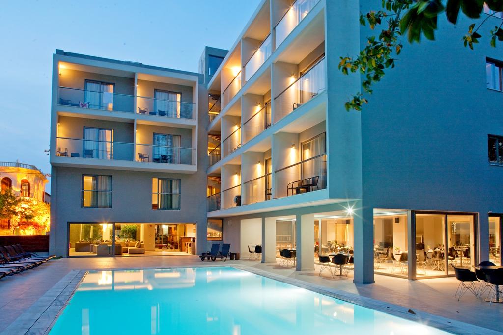 Oktober Hotel