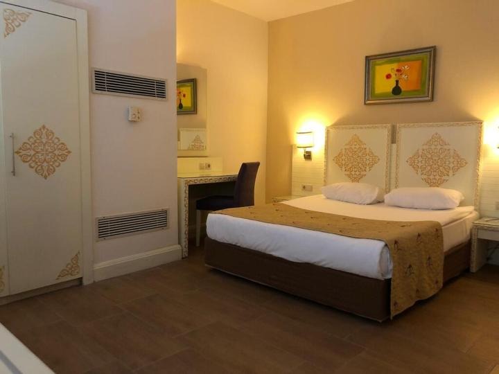 Crystal Admiral Resort Suites & Spa