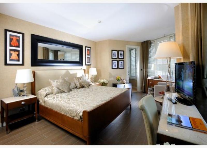 Elegance Hotel