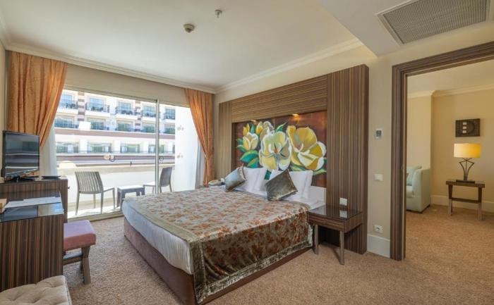 Hotel Crystal Deluxe Comfort Collection