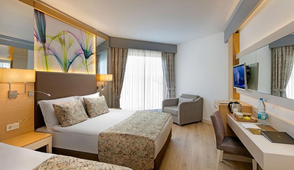 Glamour Resort & Spa