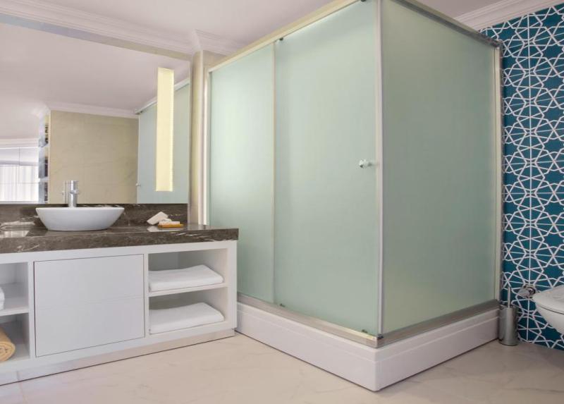 Paloma Marina Suites Hotel